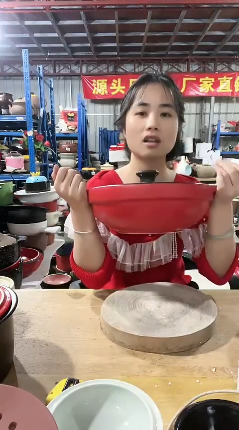 陶瑕疵红色浅煲不圆盖偏小