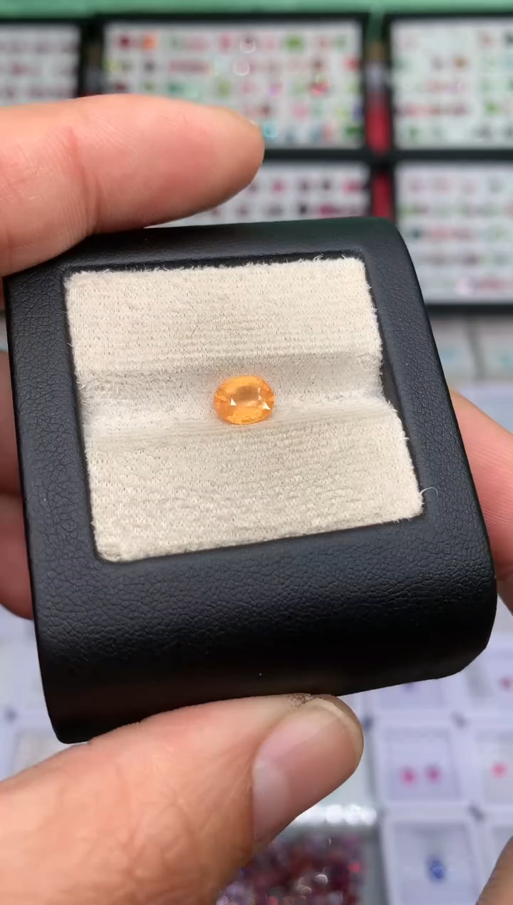 【闪购商品】石榴石（芬达石）裸石未镶嵌1ct＋