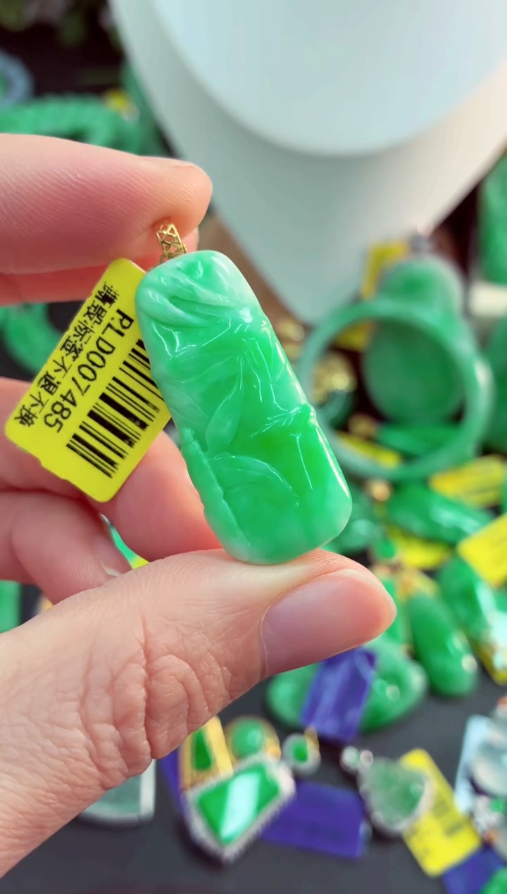 吊坠(不含链)18K金镶嵌翡翠天然缅甸翡翠A货