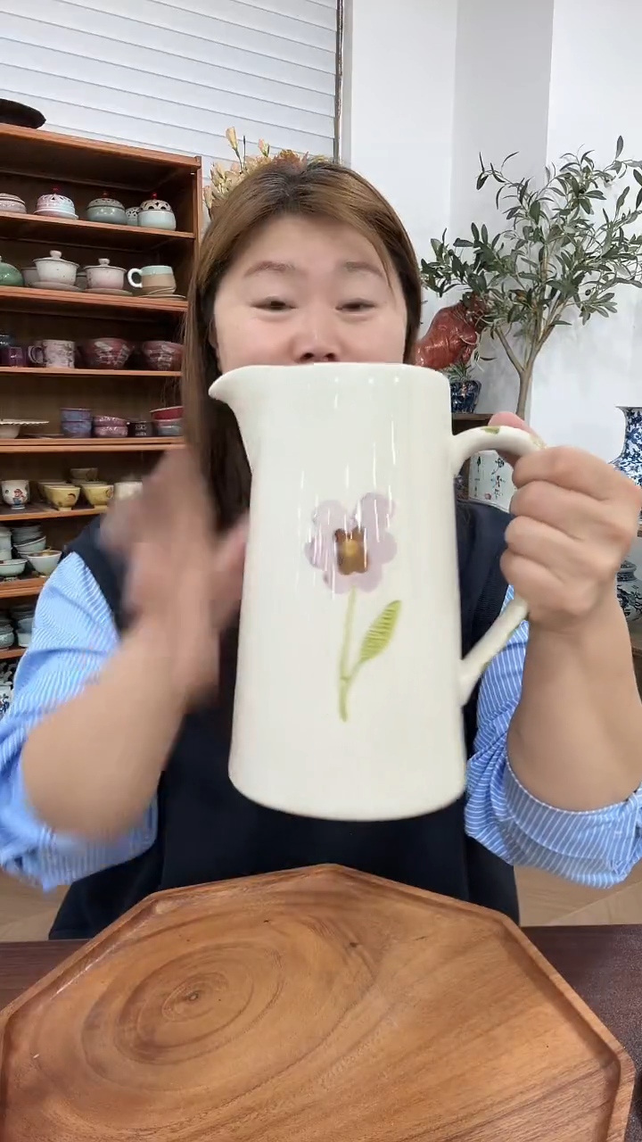 陶绿条纹花花凉水壶