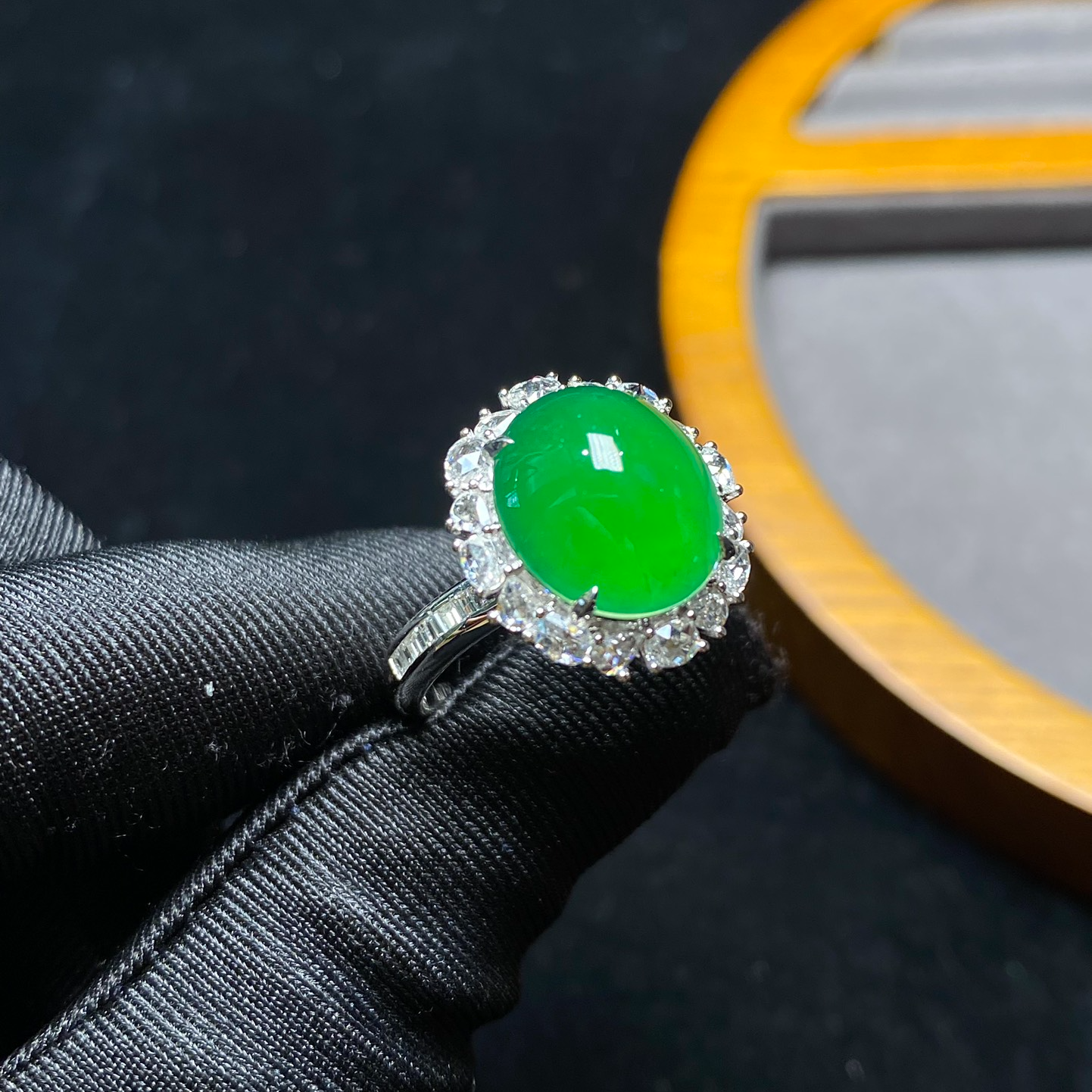 18k金真金真钻蛋面戒指高冰种阳绿色天然A货翡翠C3112807