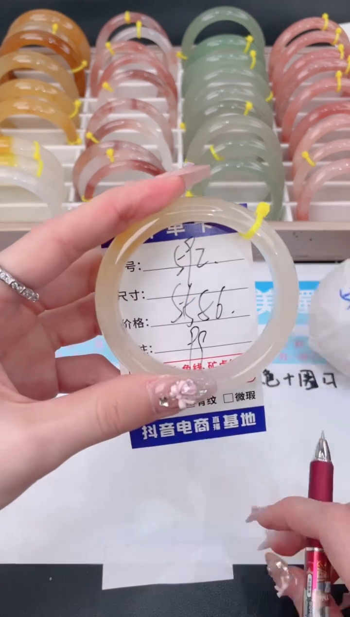 未镶嵌手镯石英质玉592