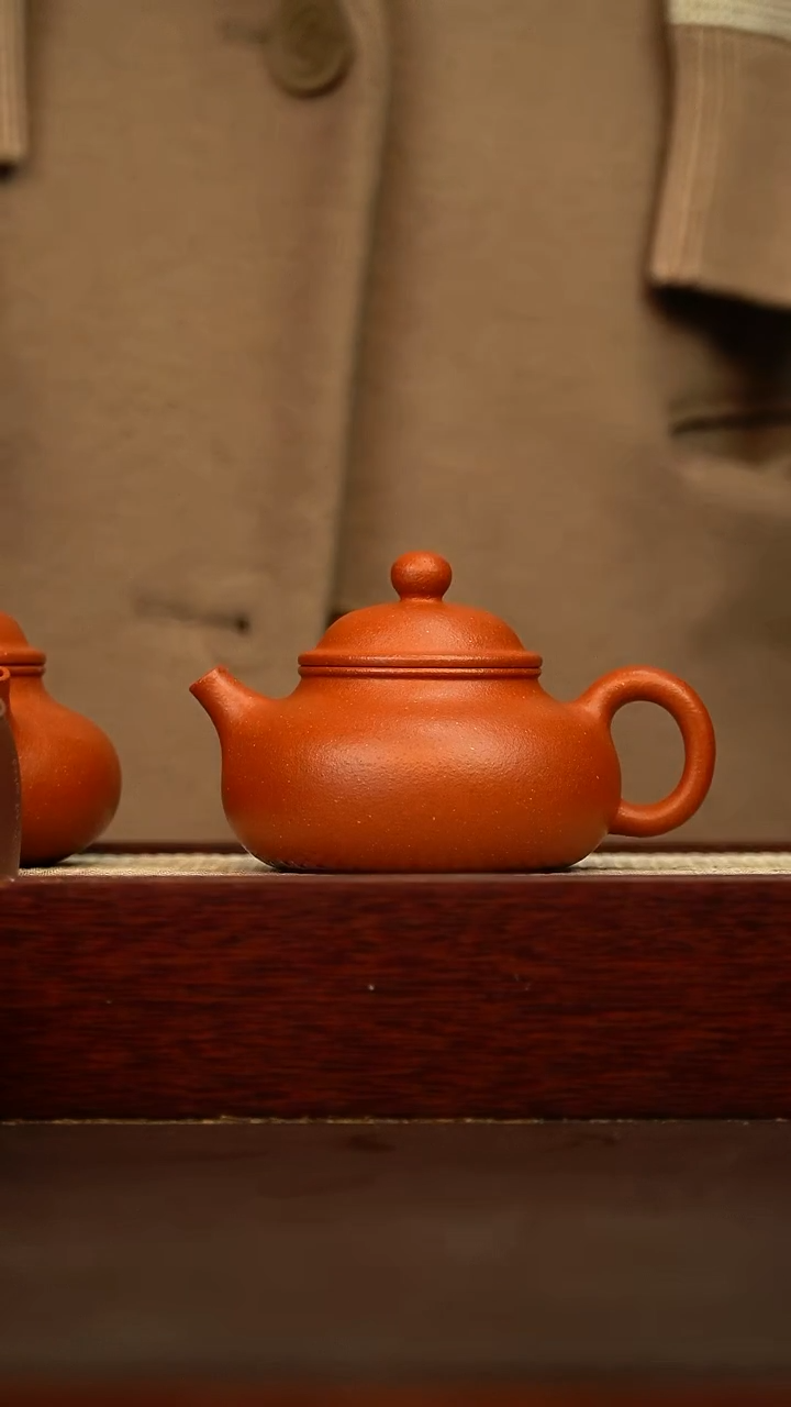 茶壶紫砂张****乓容天 150cc 原矿红降坡