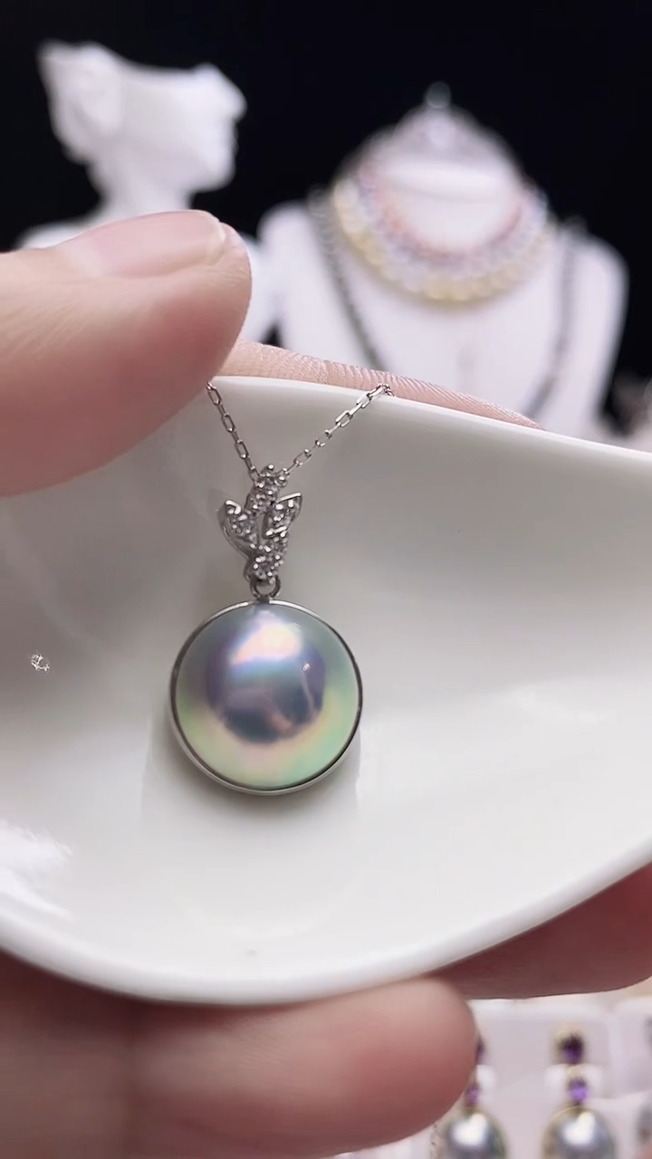 【闪购商品】拼合珍珠（马贝珠）颈饰18K金镶嵌海水马贝吊坠