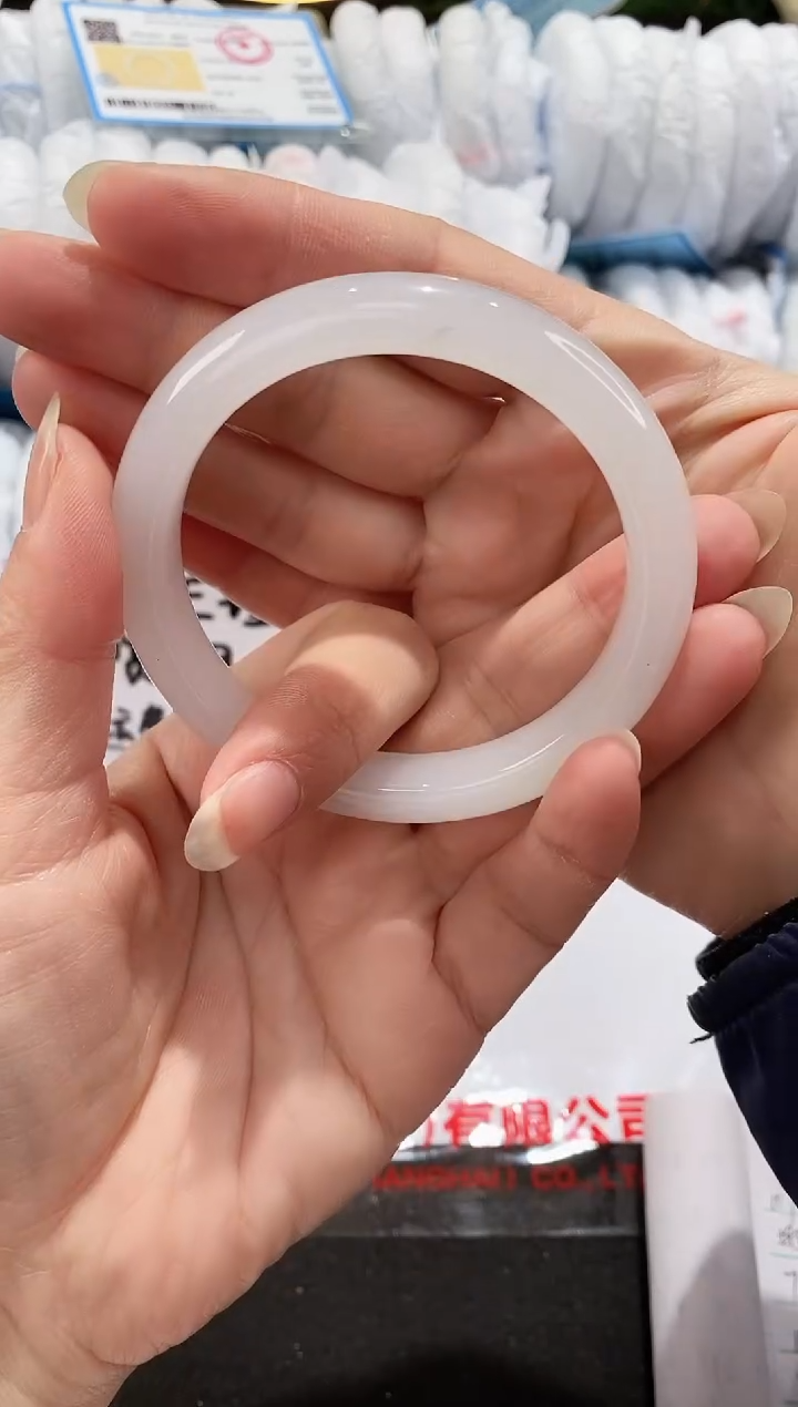 【闪购商品】石英质玉手镯未镶嵌9-57