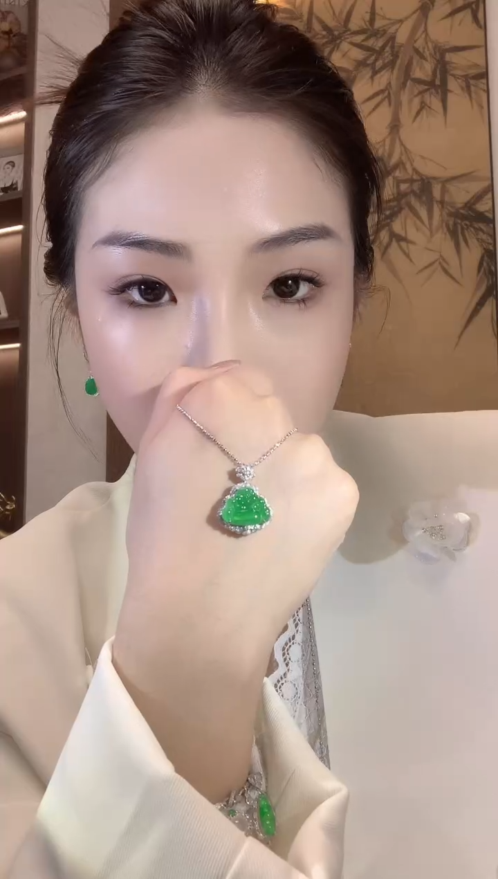 【闪购商品】翡翠吊坠(不含链)18K金镶嵌A27