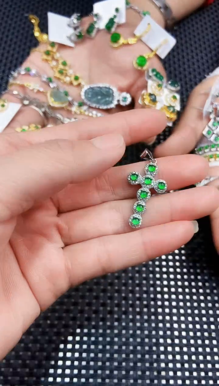 【闪购商品】翡翠吊坠(不含链)未镶嵌111111111