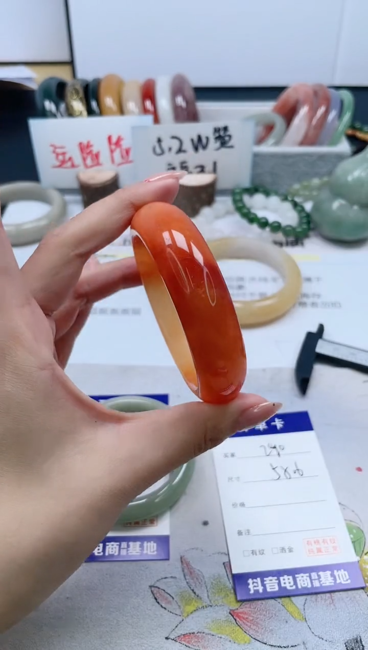 【闪购商品】石英质玉手镯未镶嵌290/58.6