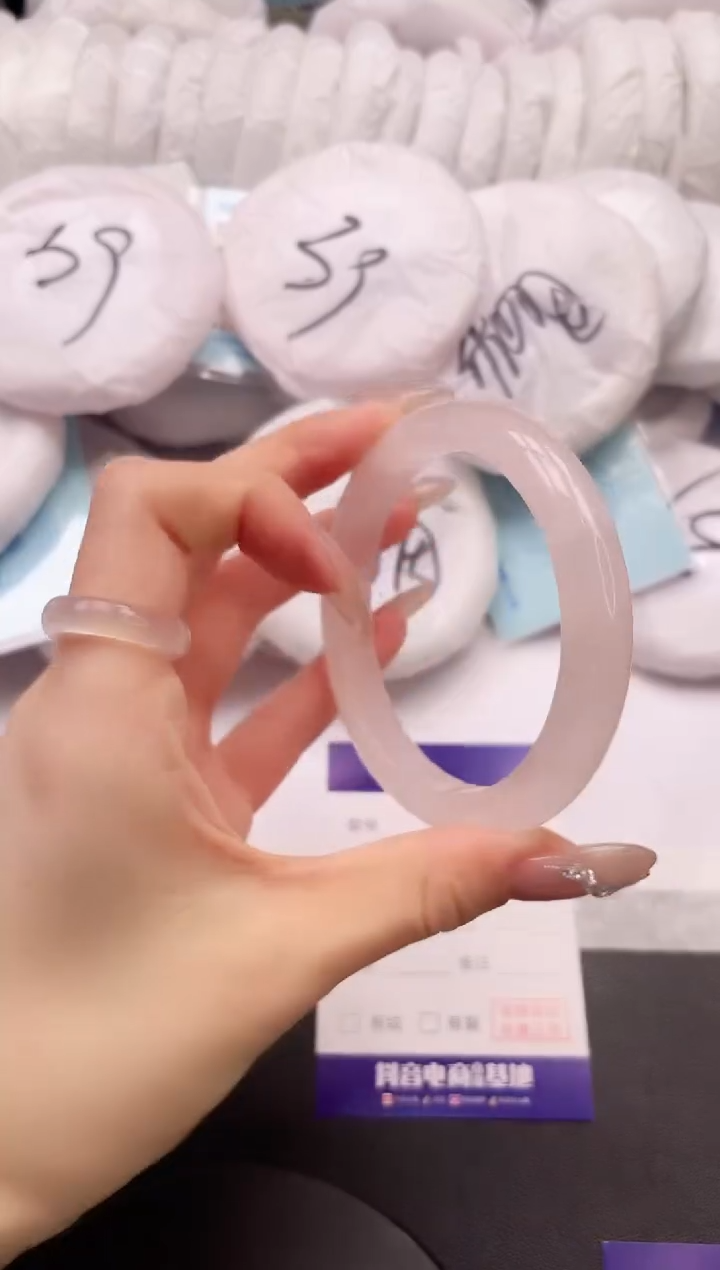 【闪购商品】石英质玉手镯未镶嵌3K166-61