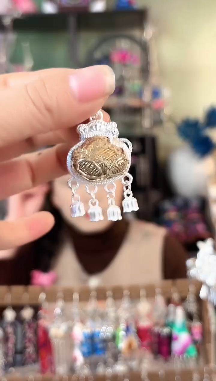 彩云南阁非遗老绣苗银饰品343