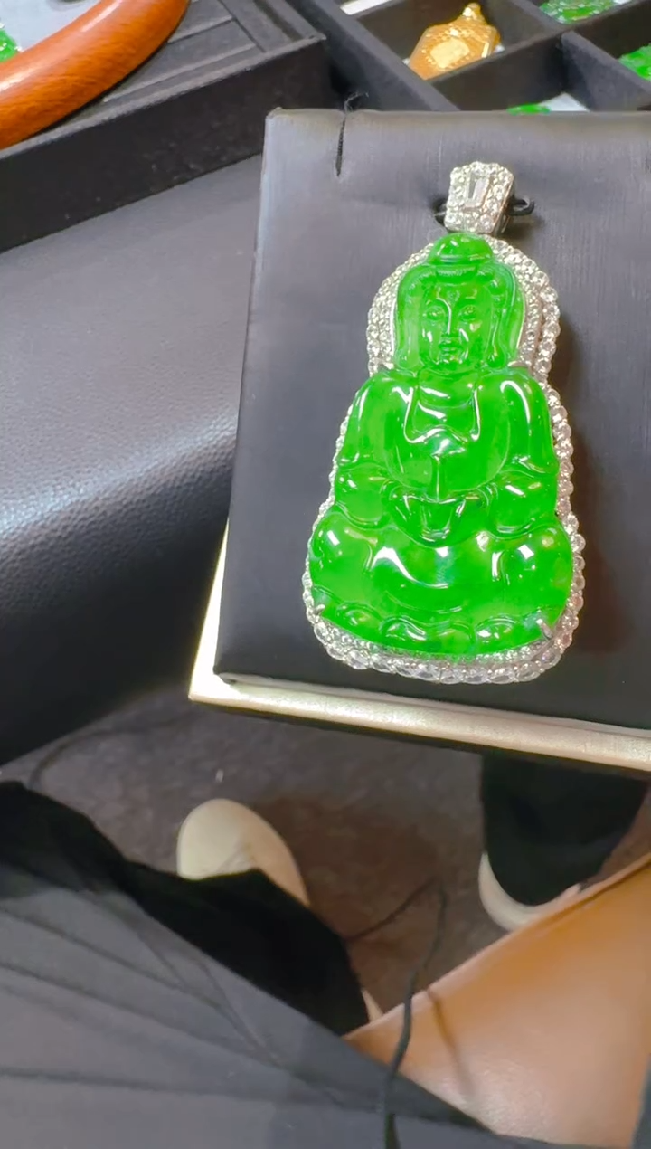 【闪购商品】翡翠吊坠(赠链)银S925镶嵌天然A货翡翠