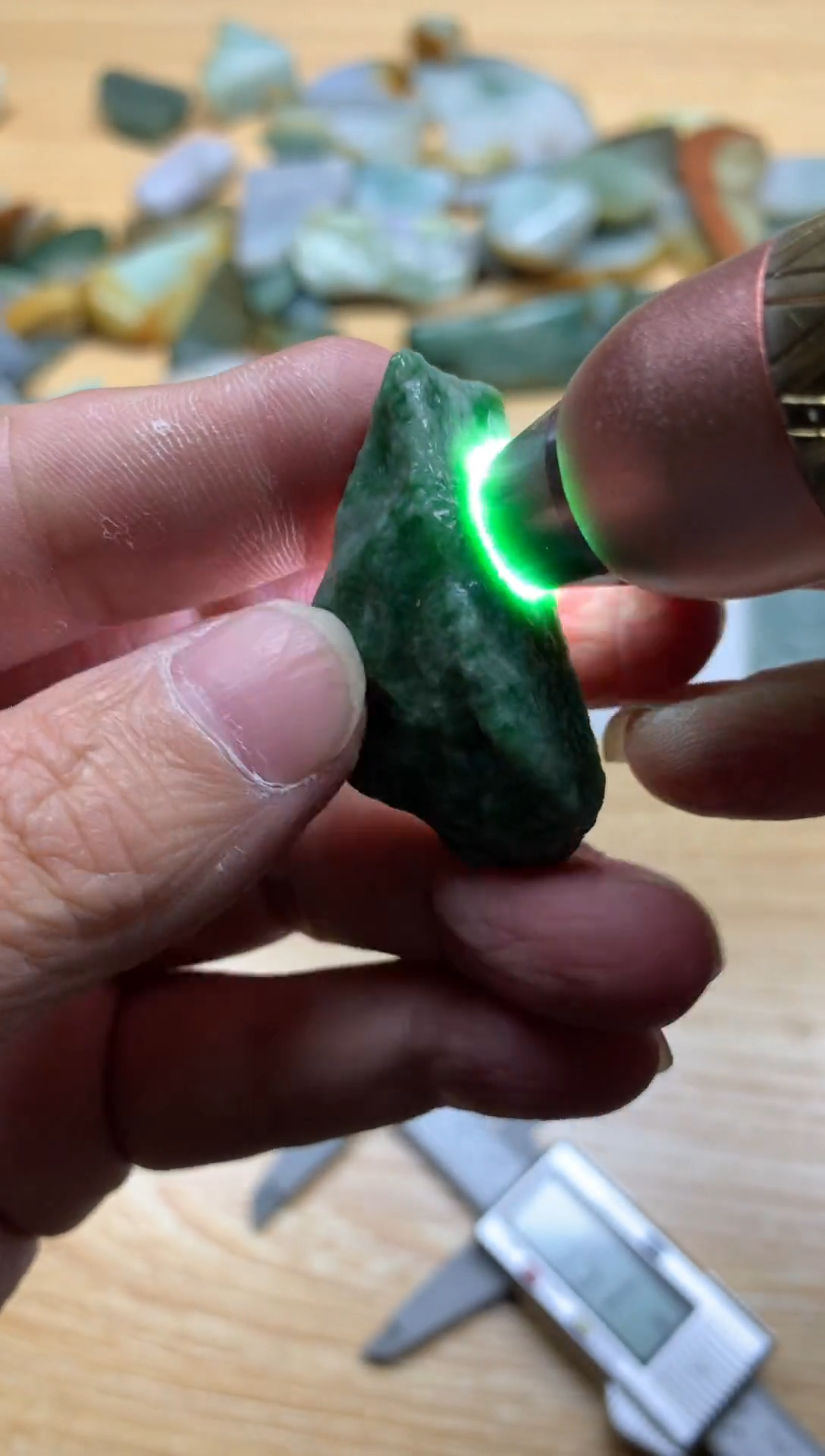 【闪购商品】翡翠颈饰未镶嵌天然翡翠A货