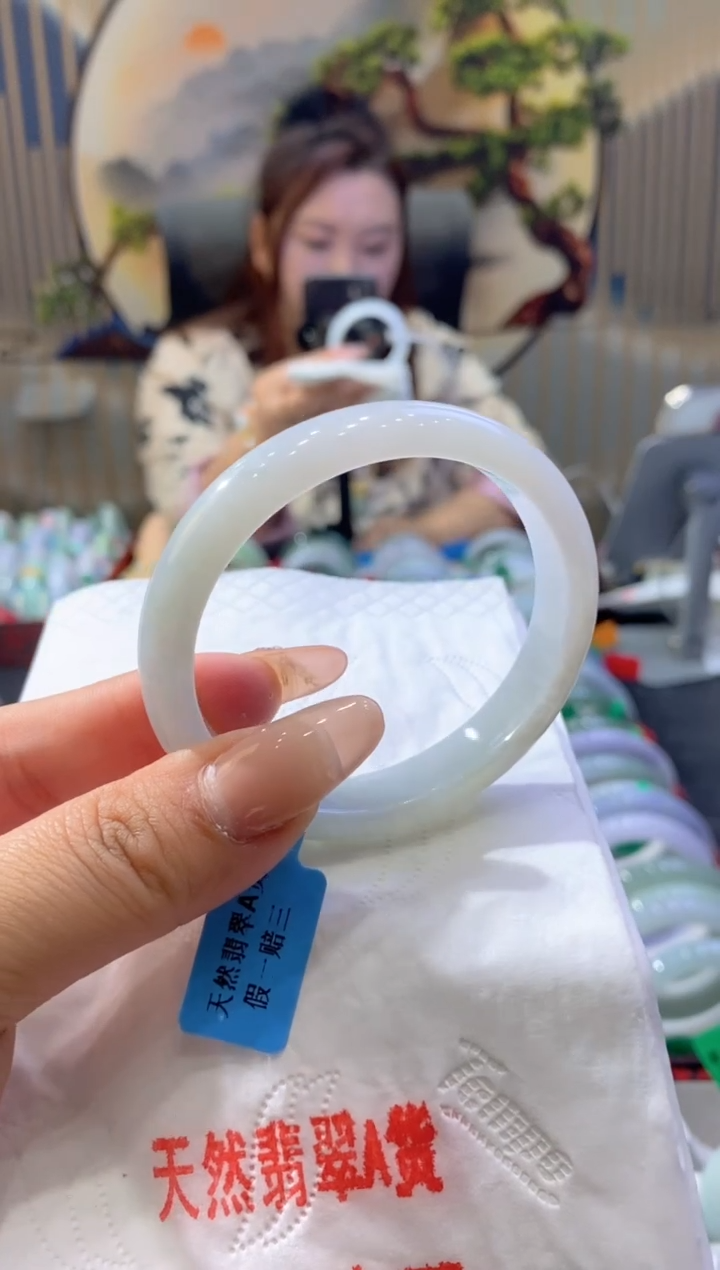 翡翠未镶嵌手镯多人007008