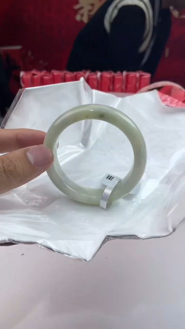 【闪购商品】翡翠手镯未镶嵌11翡翠手镯（微瑕）