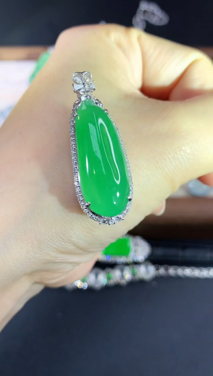 吊坠(不含链)18K金镶嵌翡翠205|23800