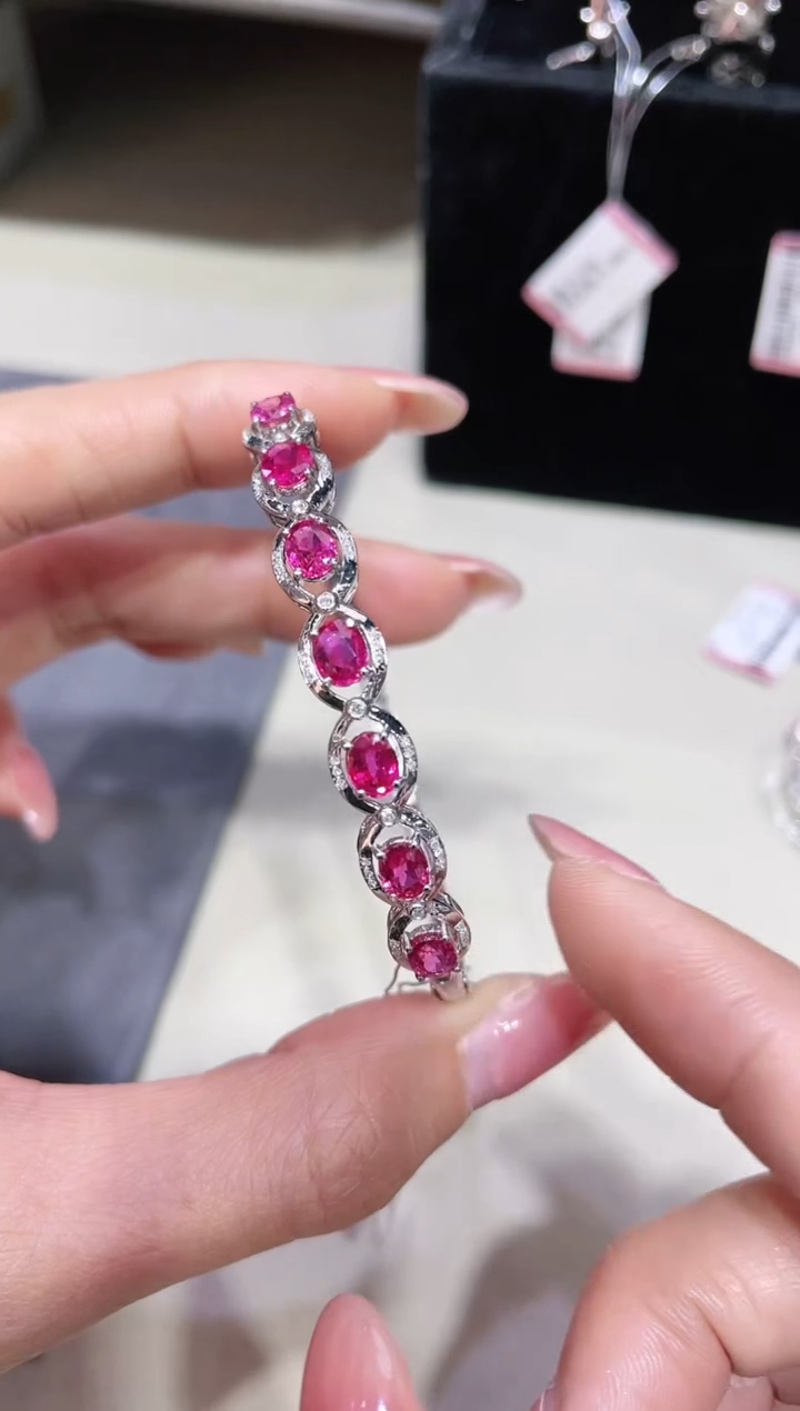 18K金镶嵌天然无烧红宝石手镯