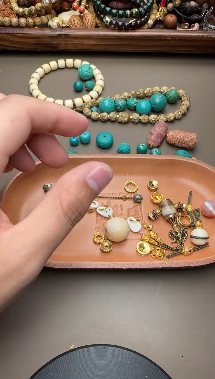 【闪购商品】绿松石手串足金镶嵌猴头手串8321354