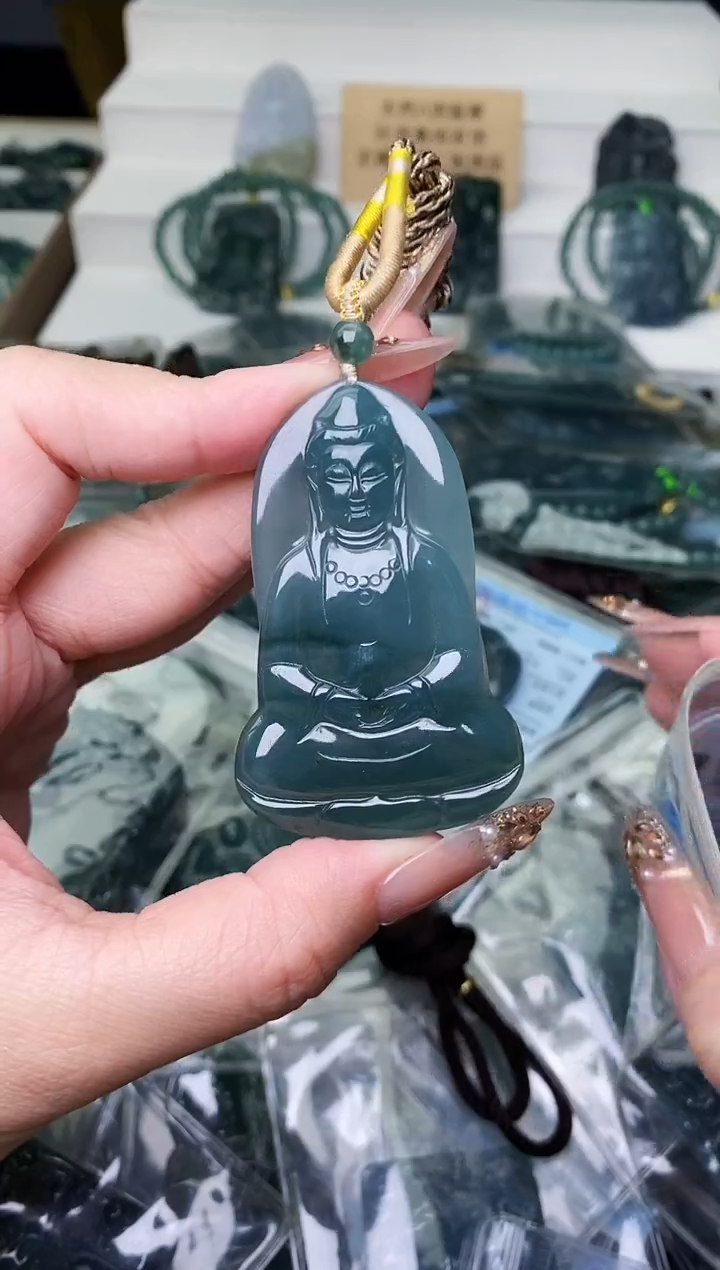 颈饰未镶嵌翡翠 