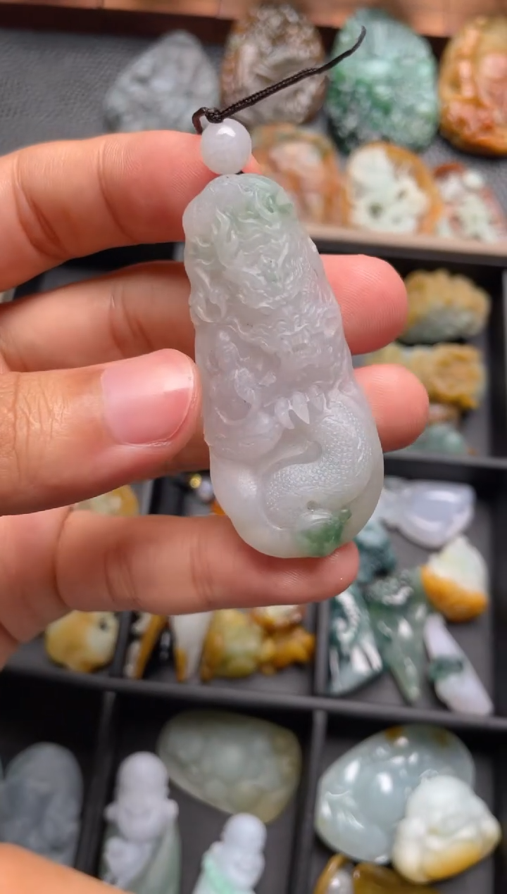 定制翡翠未镶嵌龙