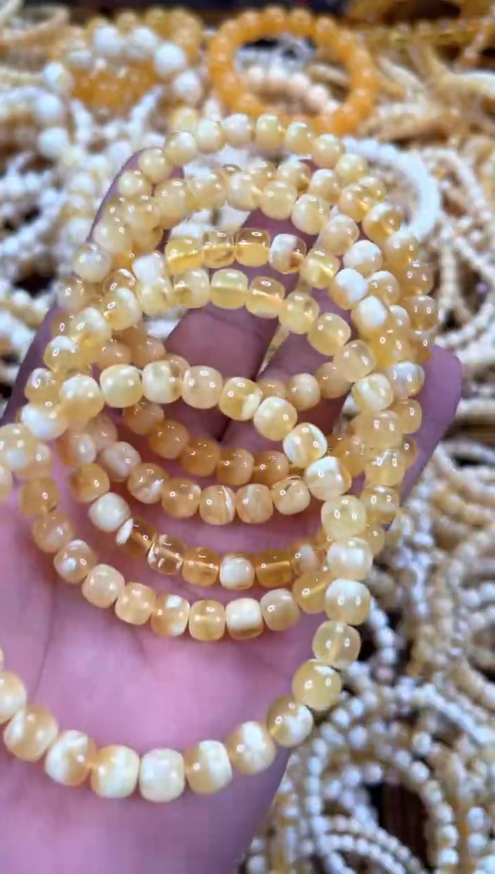 未镶嵌琥珀裸石AA7   7.5左右老型多样性一条