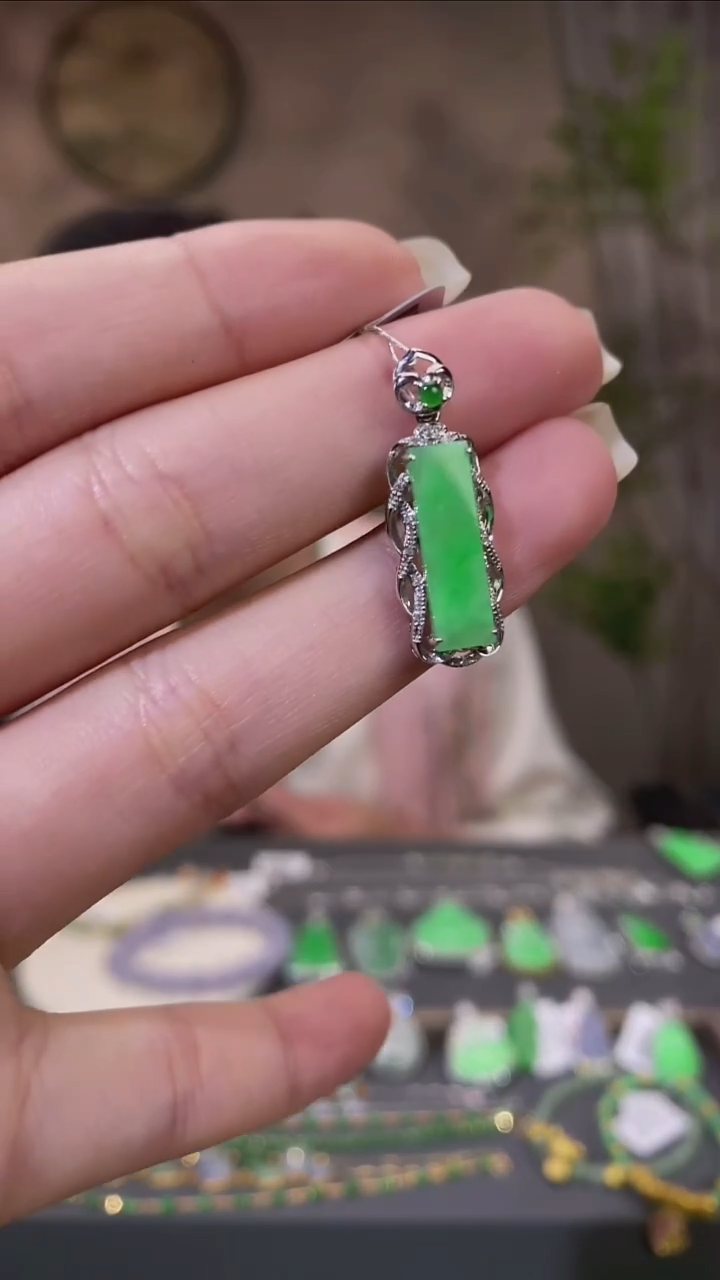 吊坠(不含链)18K金镶嵌翡翠无事牌