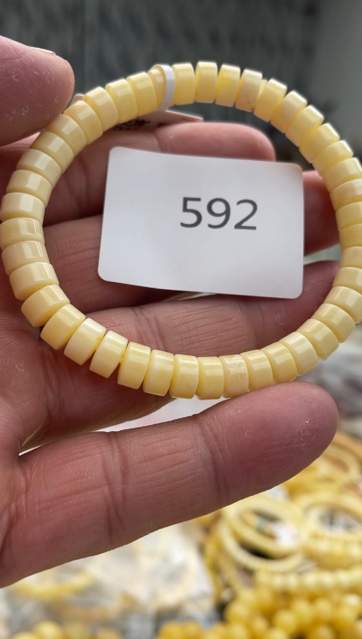 【闪购商品】琥珀裸石未镶嵌592多样性发其中一件