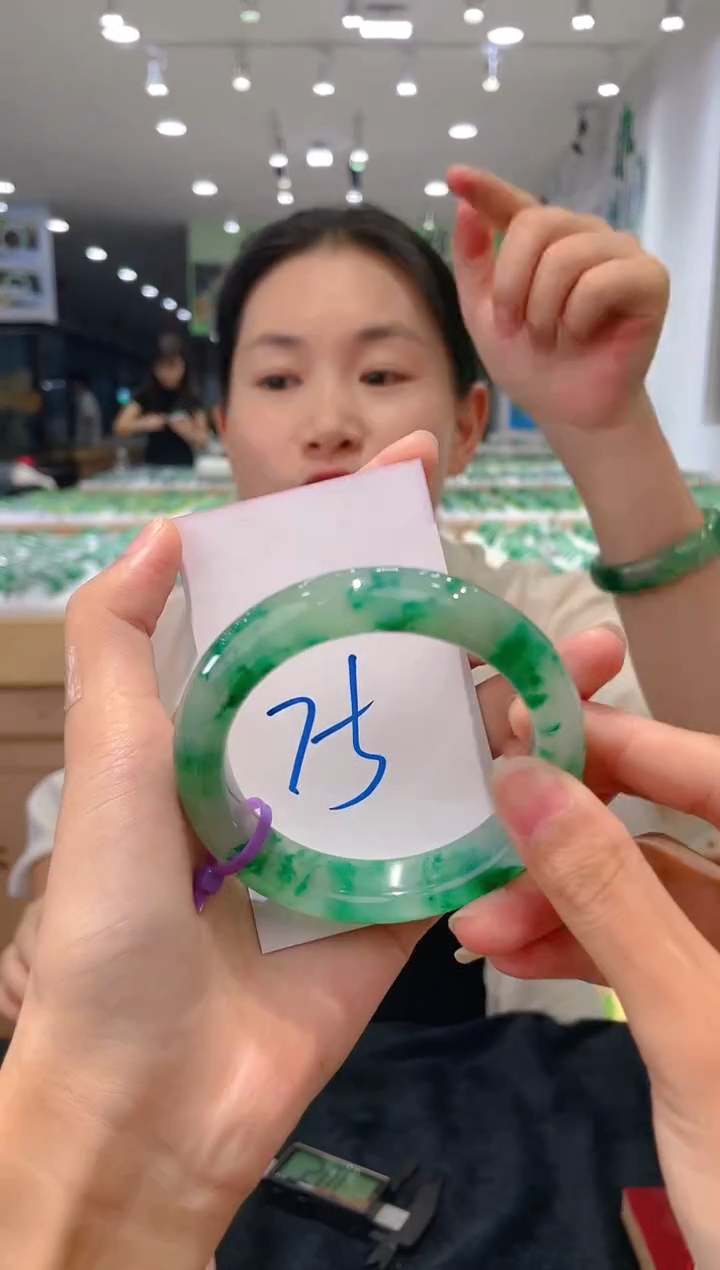 石英质玉（非洲翠）手镯未镶嵌天然冰飘花