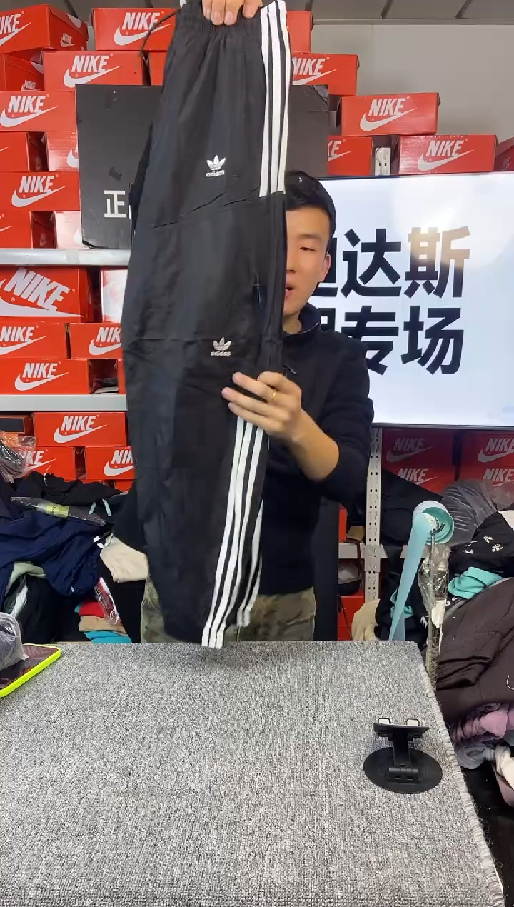 269编码 阿迪达斯 全新无暇 尺码155S 直播间过款为准