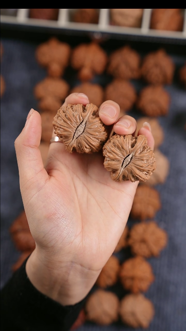 【闪购商品】文玩核桃吊坠大眼睛白狮子