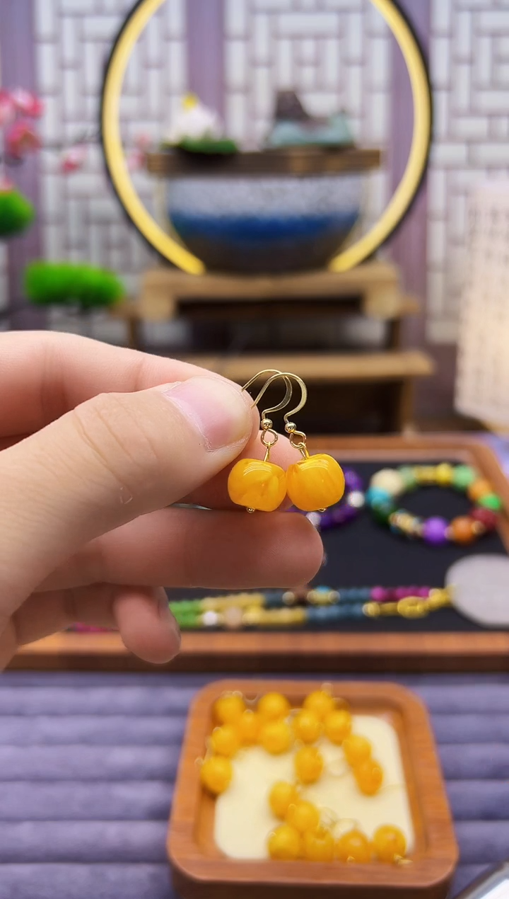 14K金镶嵌蜜蜡耳饰E01