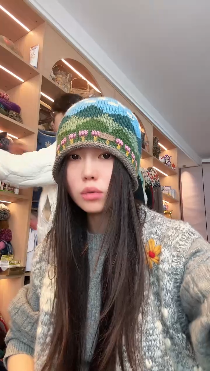 羊毛蓝天白云卷边帽