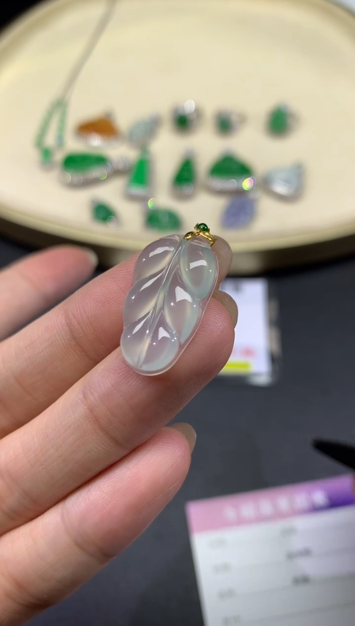 【闪购商品】翡翠吊坠(不含链)18K金镶嵌31