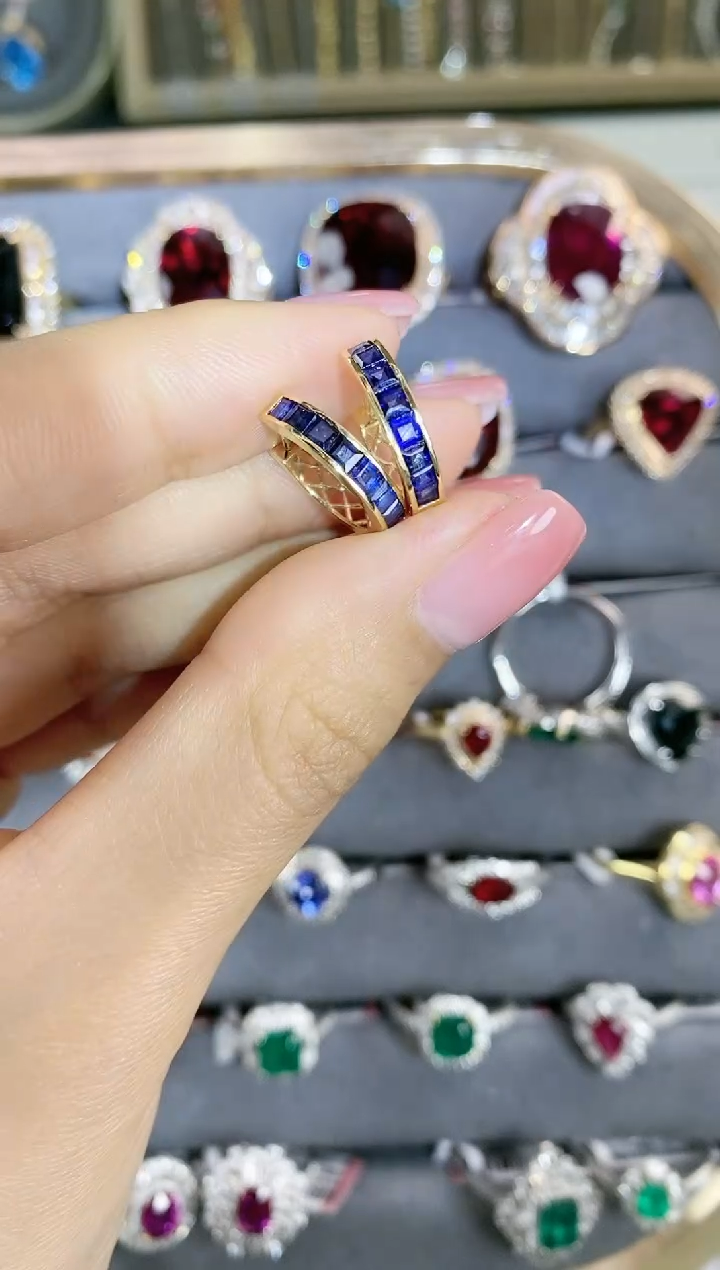 【闪购商品】蓝宝石耳饰18K金镶嵌.......