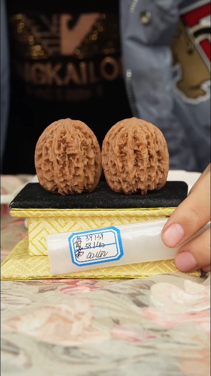 【闪购商品】文玩核桃把件龙纹将军榜