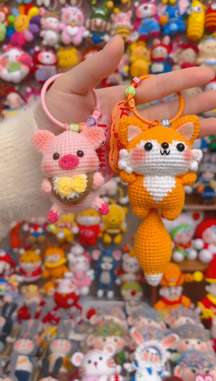 纯手工制作毛线钩织成品小猪，狐狸