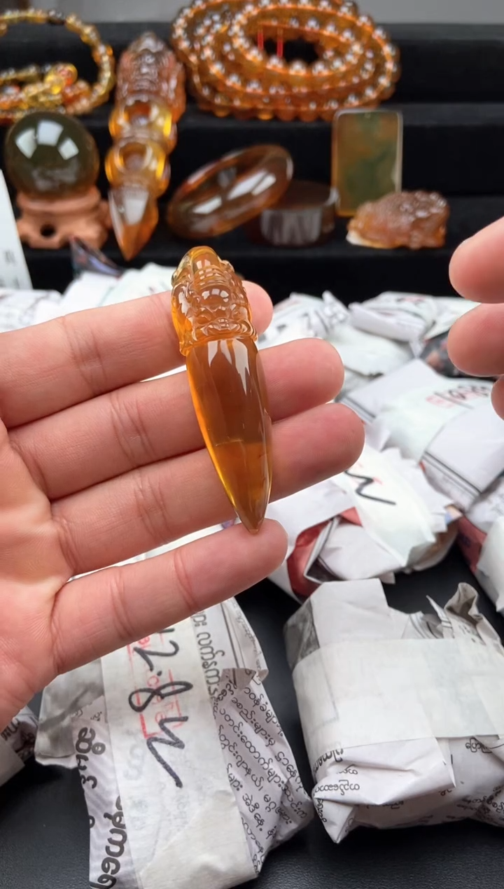 【闪购商品】琥珀颈饰未镶嵌金棕珀龙牙吊坠