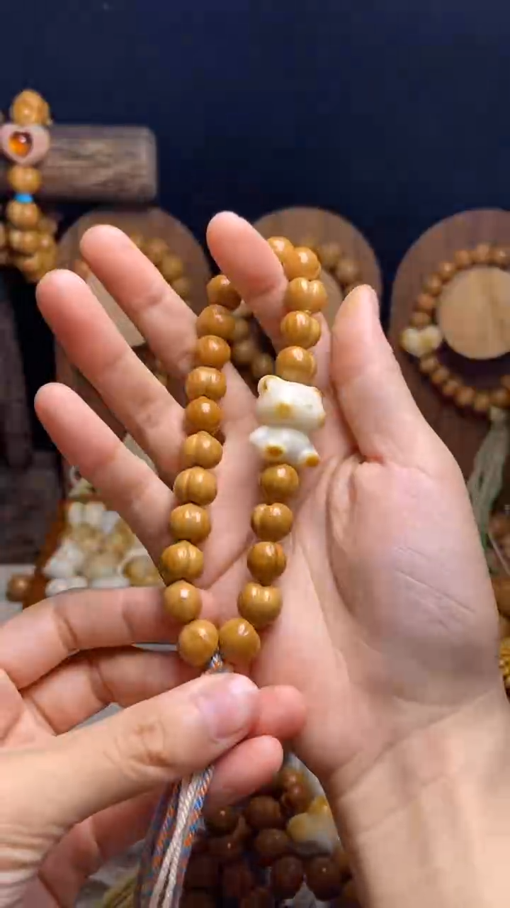 猴头核桃手串小馒头爱心屁桃手持   小熊配饰