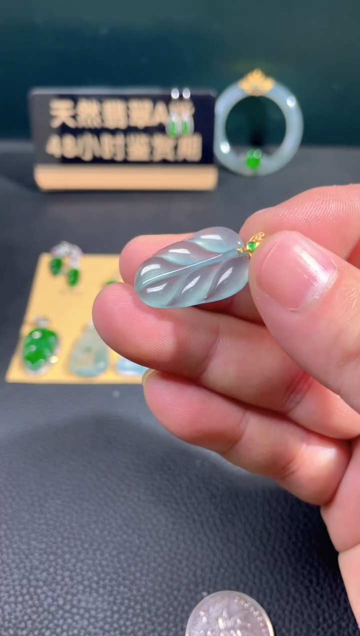 【闪购商品】翡翠颈饰18K金镶嵌翡翠