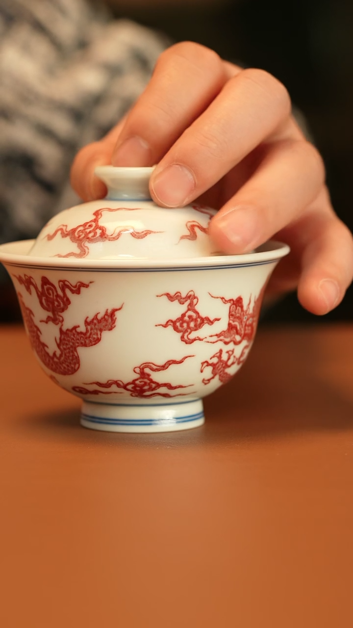 【闪购商品】莹璨轩釉里红盖碗0000