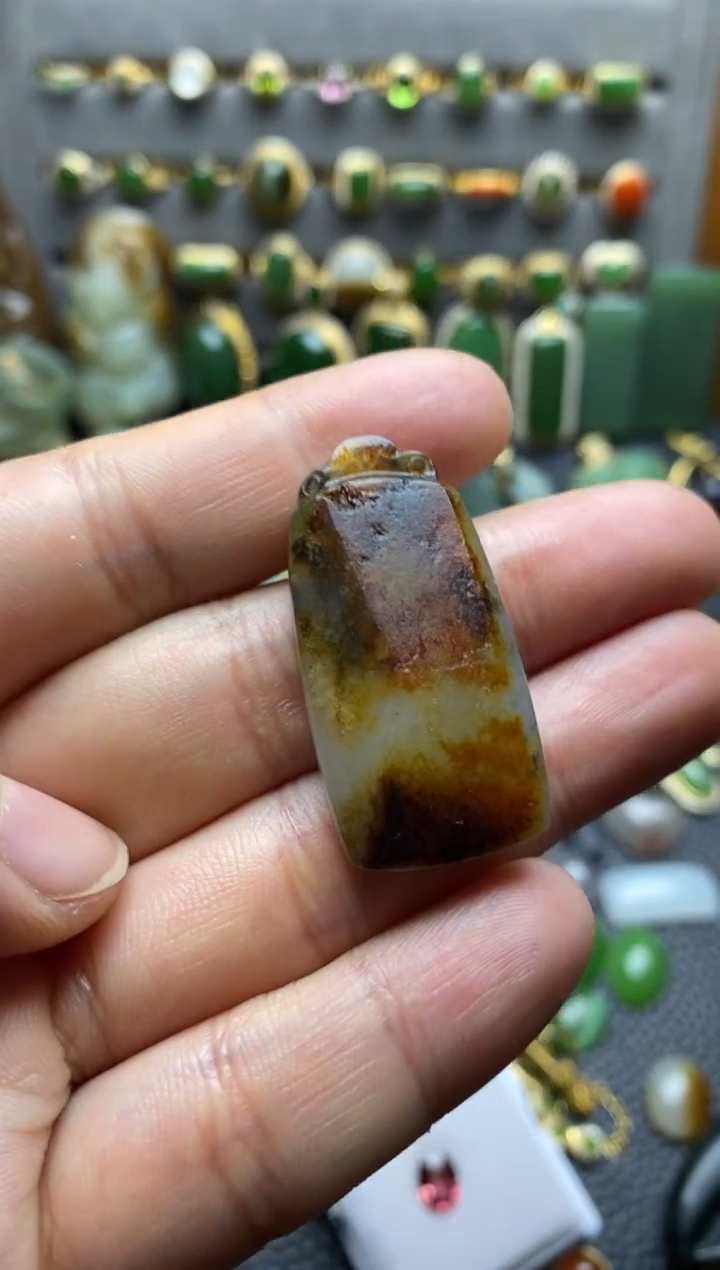 和田玉未镶嵌颈饰吊坠