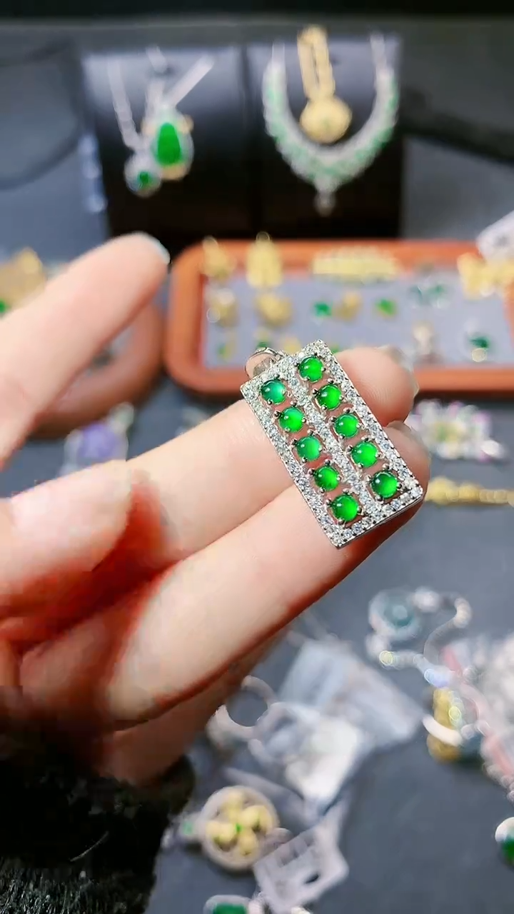 【闪购商品】翡翠吊坠(赠链)银S925镶嵌吊坠