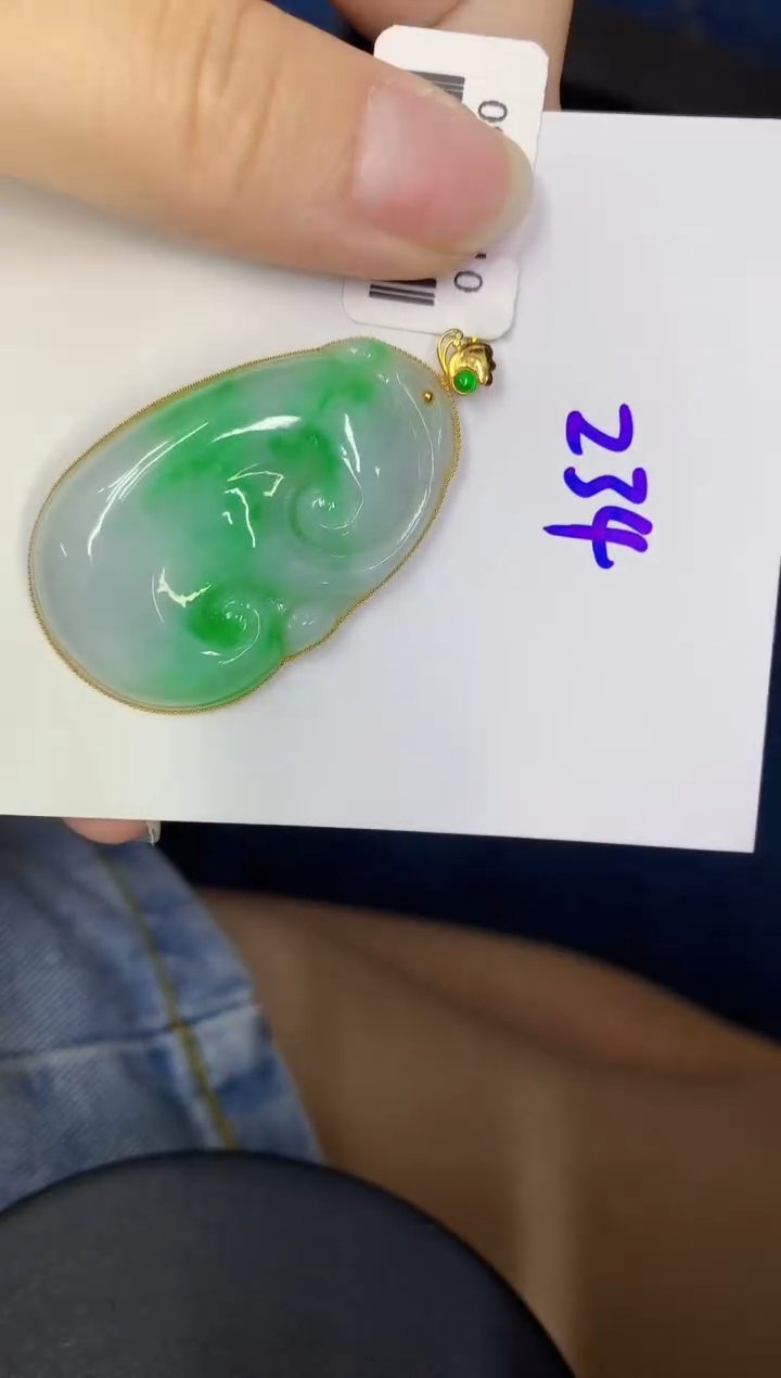 颈饰18K金镶嵌翡翠缅甸天然翡翠A货