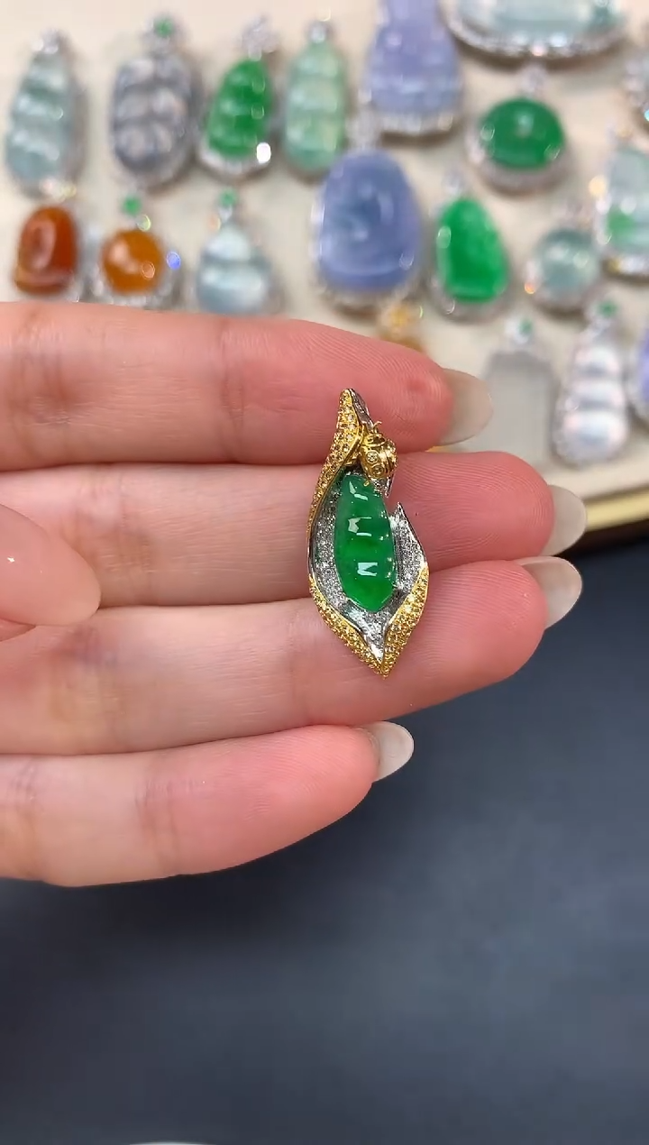 【闪购商品】翡翠吊坠(不含链)18K金镶嵌A72|4800