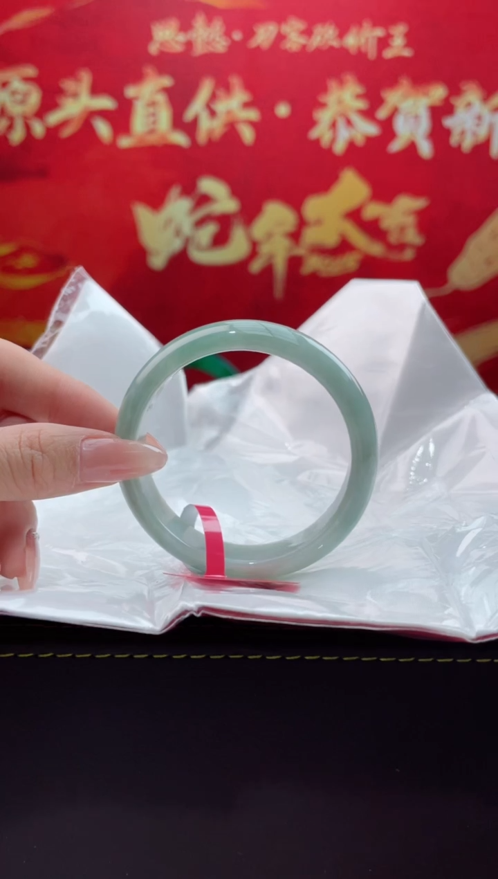 【闪购商品】翡翠手镯未镶嵌17翡翠手镯（微瑕）