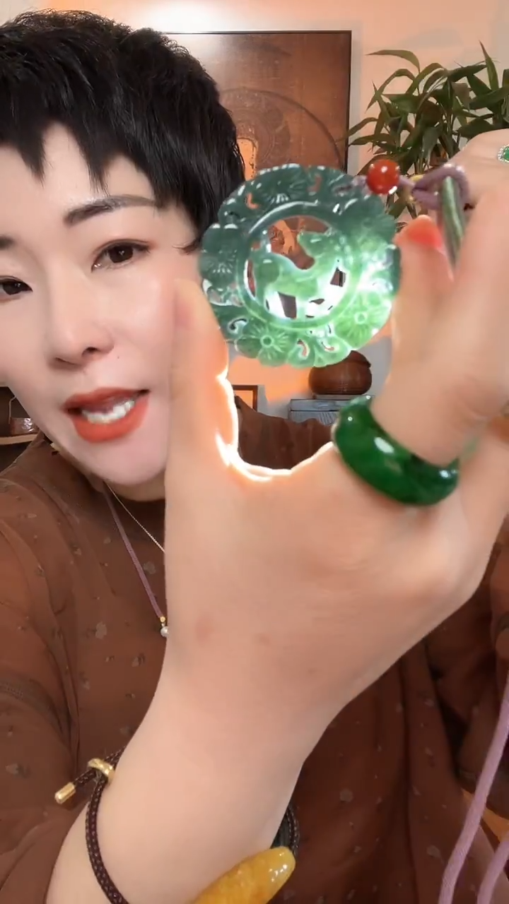 吊坠(赠链)未镶嵌翡翠900