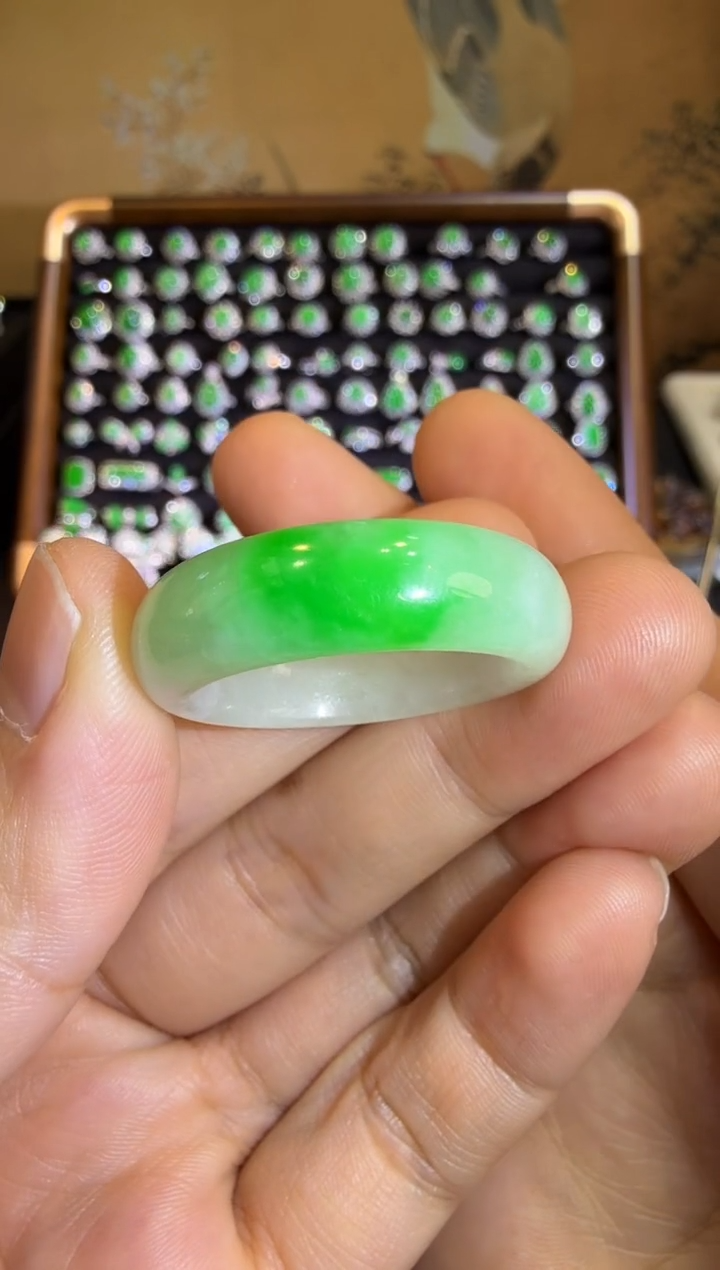 【闪购商品】翡翠戒圈未镶嵌金丝绿戒圈（27号大圈口）