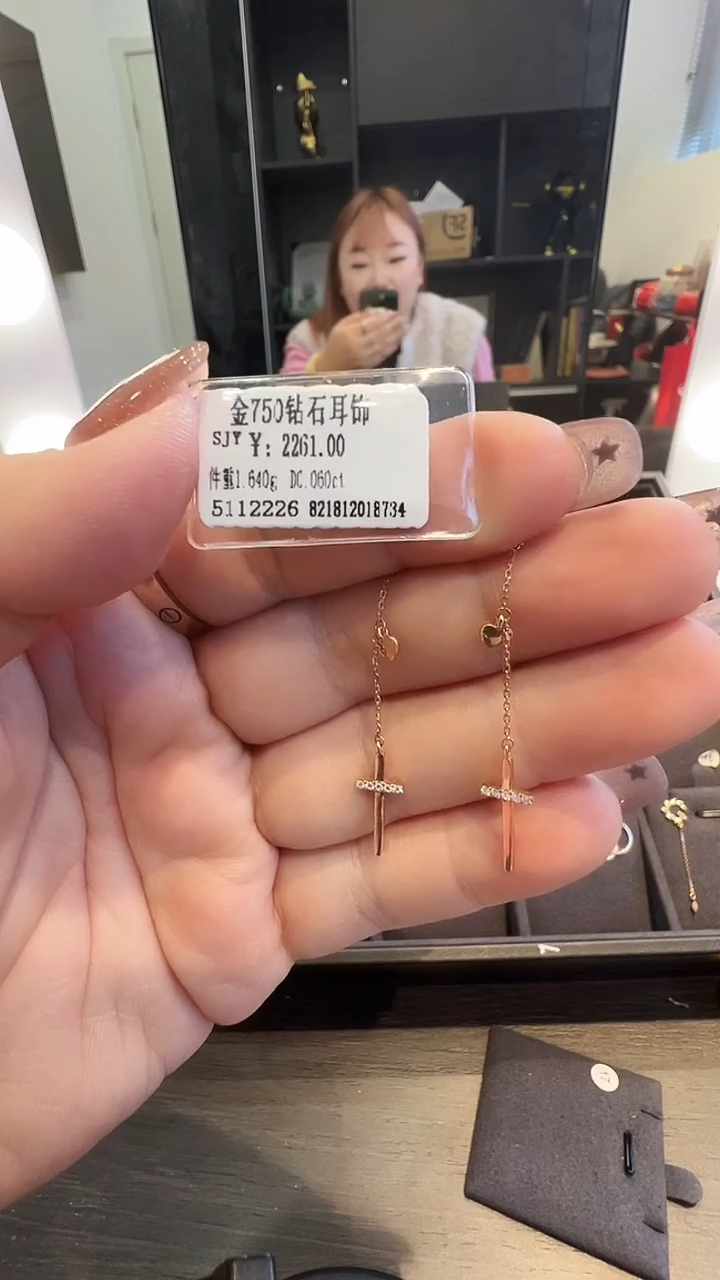 18K金镶嵌耳饰钻石天然真金真钻