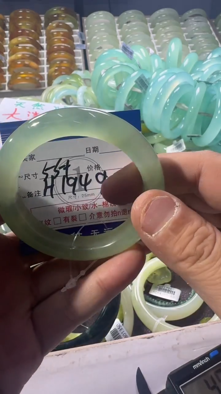 未镶嵌蛇纹石玉手镯1
