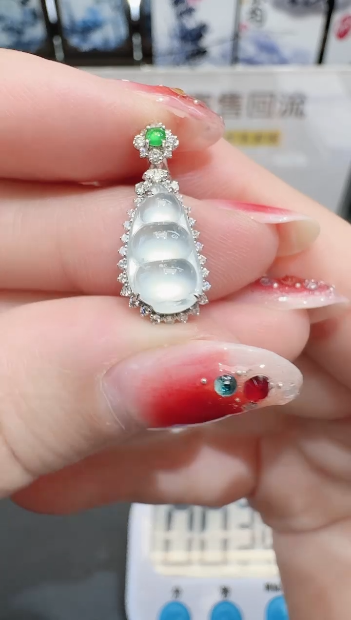 颈饰18K金镶嵌翡翠萌*布寄售回流，不退不换