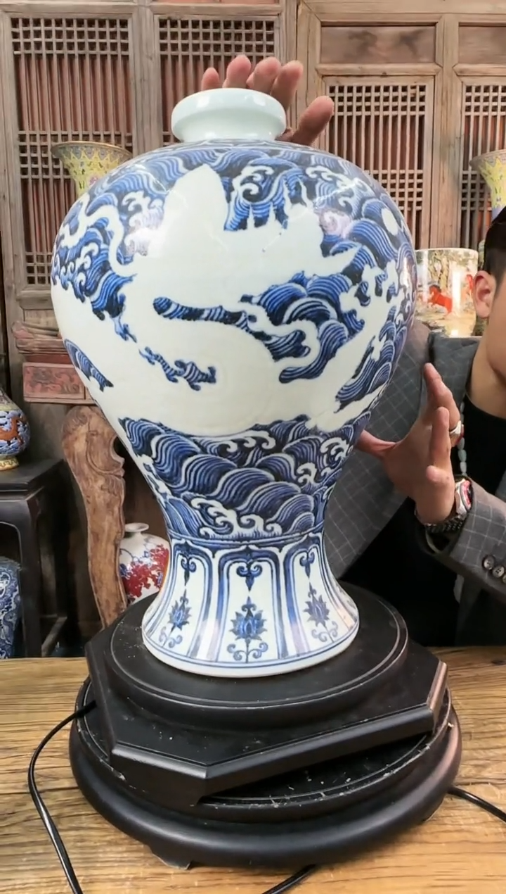 【闪购商品】摆件陶瓷 摆件 青花留白龙纹凤尾尊